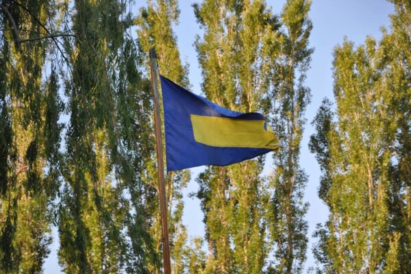 bandiera del circolo velico asns sul lago di bracciano